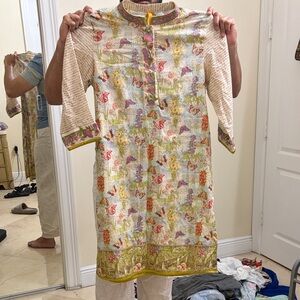 Floral Patterned Kurta with Beige and Green Accents